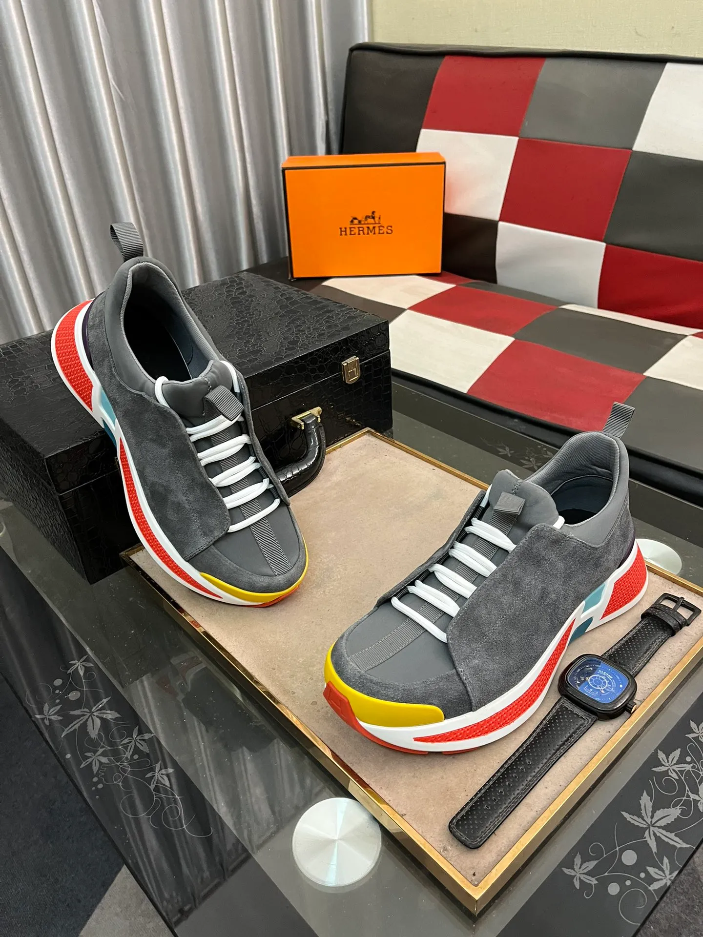 Men's shoes 💰: 560⌚️⌚️[Hermes] New sports shoes Hermès are the most comfortable shoes, no one else⃣️, they are very light on the feet and very good-looking, you will not feel tired when you go shopping and running around 👍 Very light and comfortable, extremely light, perfect for both sports and leisure! It’s up to you to choose, there’s always what you want~ Comes with a full set of packaging gift bags and invoices ✔️Fabric: imported first-layer cowhide ✔️Inner lining: breathable mesh ✔️Outsole: genuine leather bottom ✔️Size: Men 38-44 (45 custom-made) 5️⃣colors available